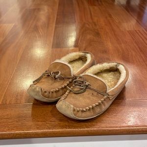 Kids size 4 LL Bean slippers